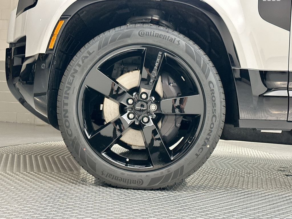 New 2026 Borasco Grey Metallic Land Rover X-Dynamic SE image 5