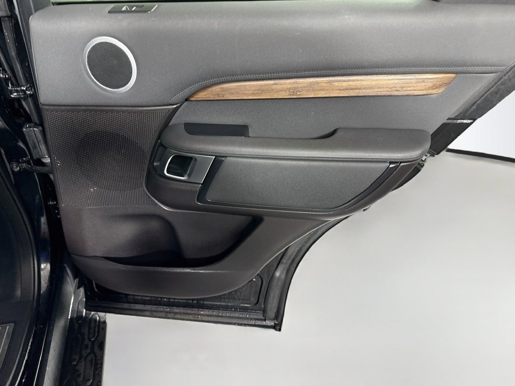 Used 2018 Narvik Black Land Rover HSE image 24