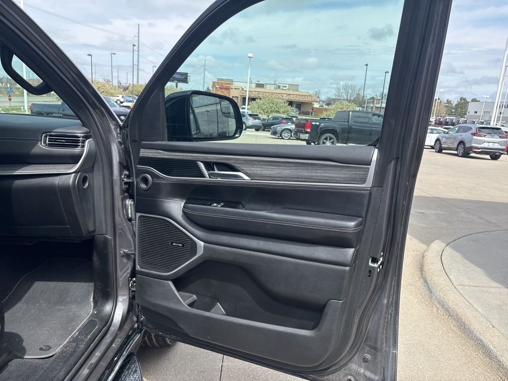 Used 2023 Baltic Gray Metallic Clearcoat Jeep Series III image 26