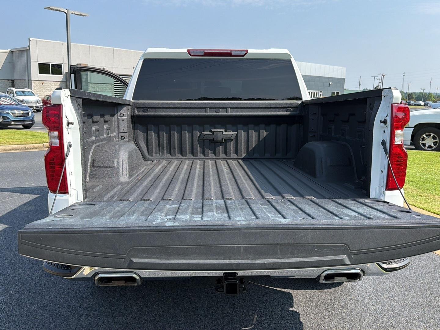 Used 2025 Summit White Chevrolet LT image 33