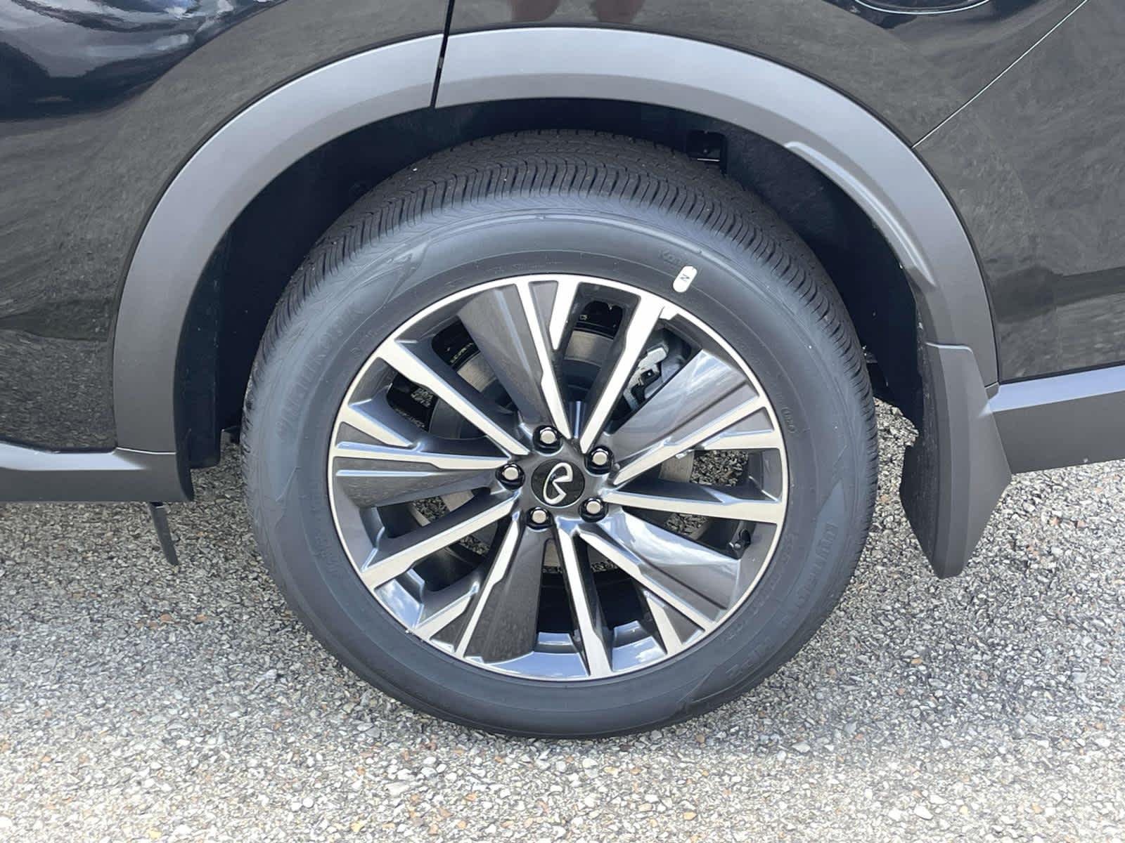 New 2027 Mineral Black INFINITI LUXE image 15