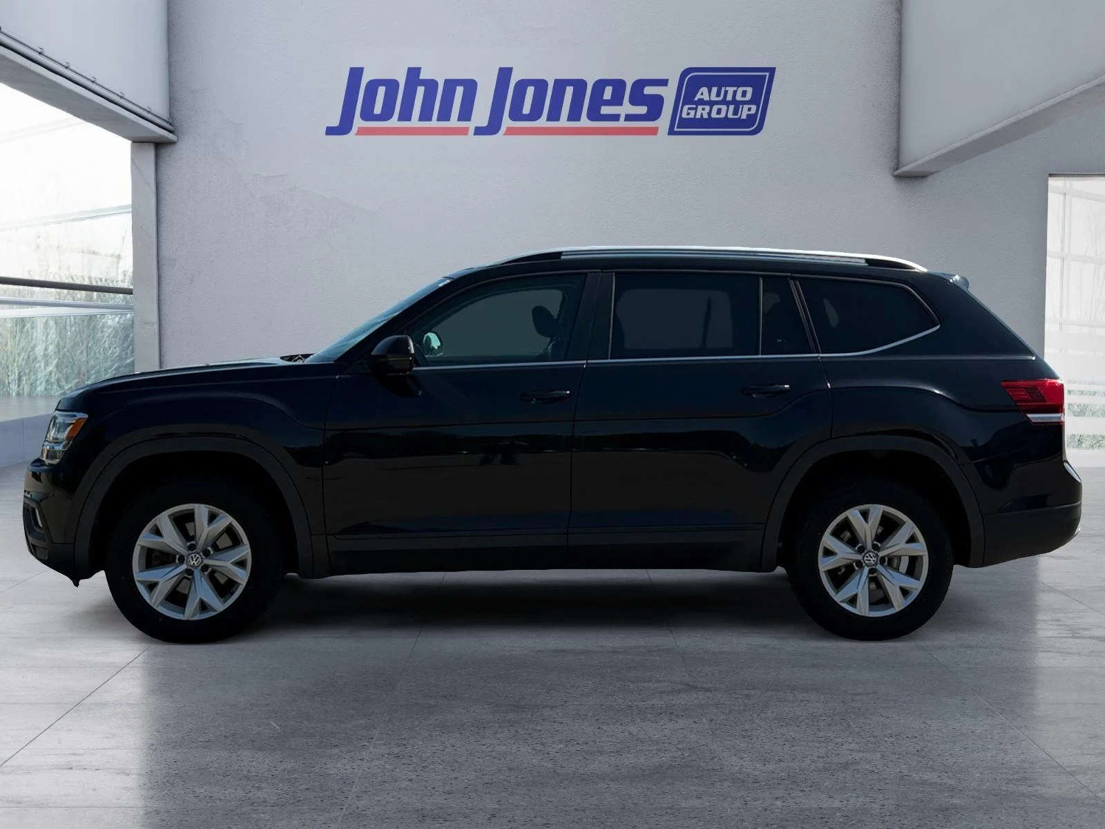 Used 2018 Volkswagen Atlas SE w/Tech with VIN 1V2LR2CA9JC514270 for sale in Scottsburg, IN
