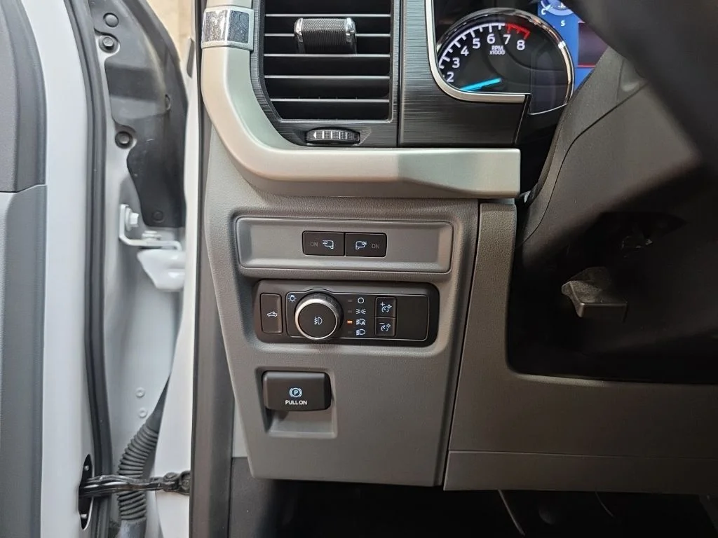 Used 2021 White Ford XLT image 27