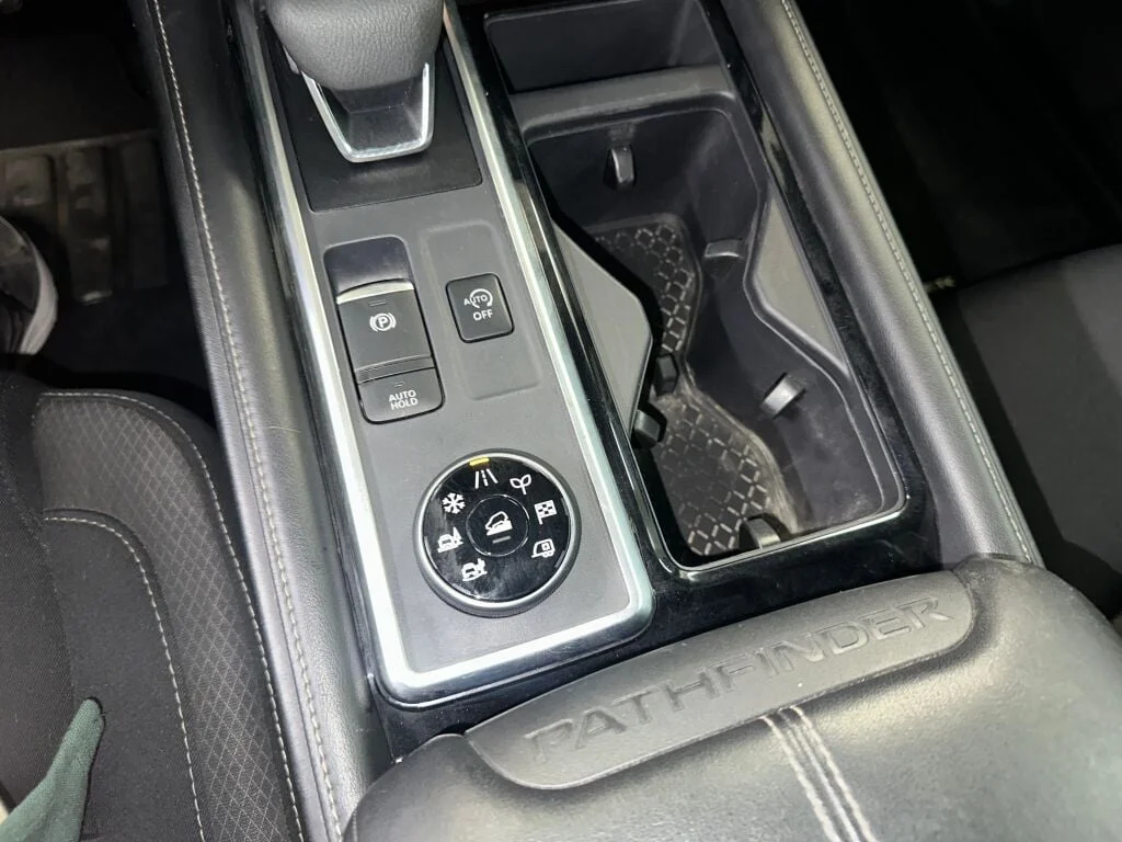 2023 Nissan Pathfinder SV - Photo 17