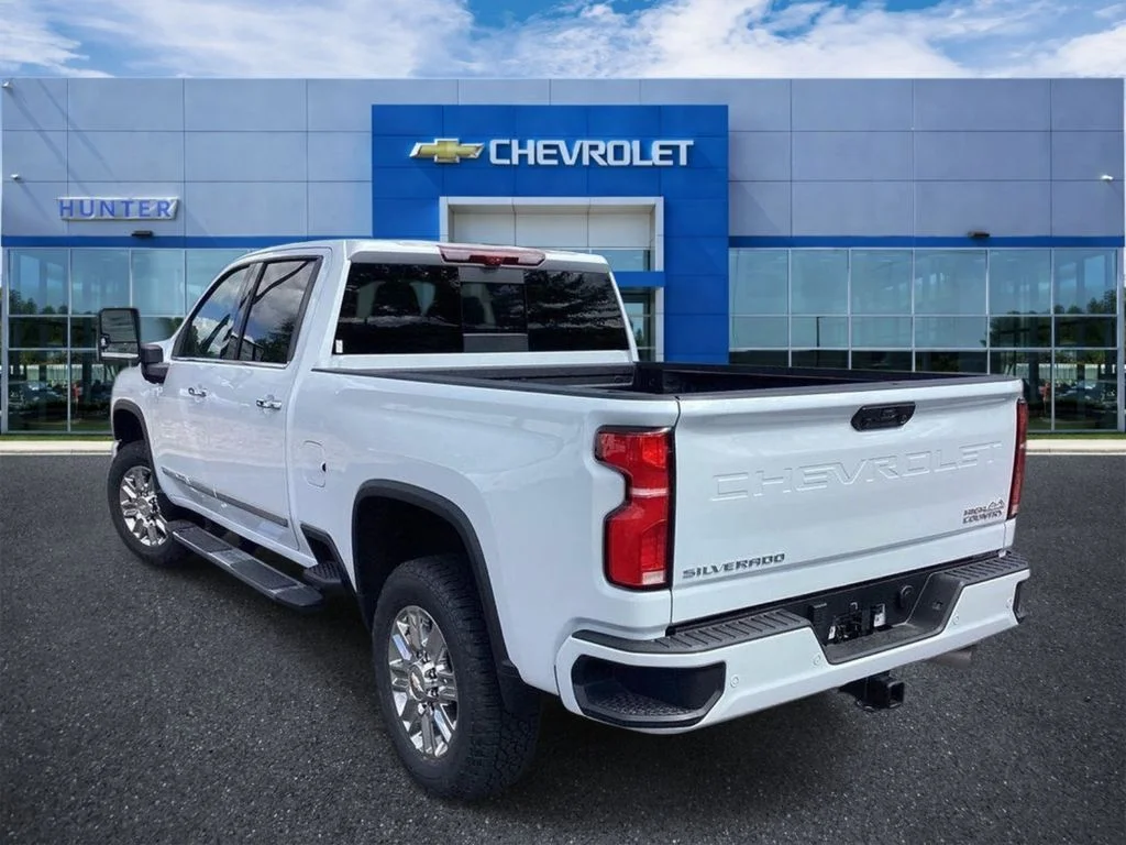 New 2026 Polar White Tricoat Chevrolet High Country image 2