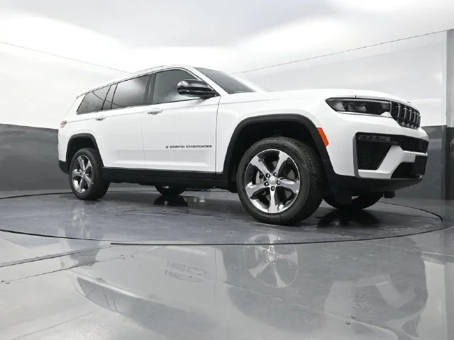 New 2026 Bright White Clear-Coat Exterior Paint Jeep Limited image 18