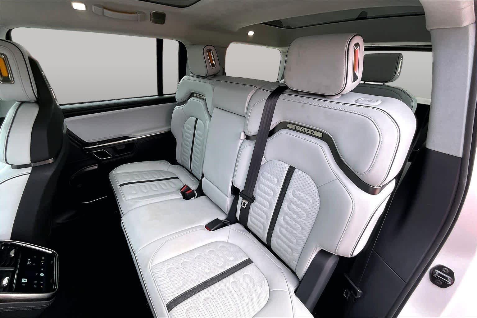 Used 2023 Glacier White Rivian Launch Edition image 21