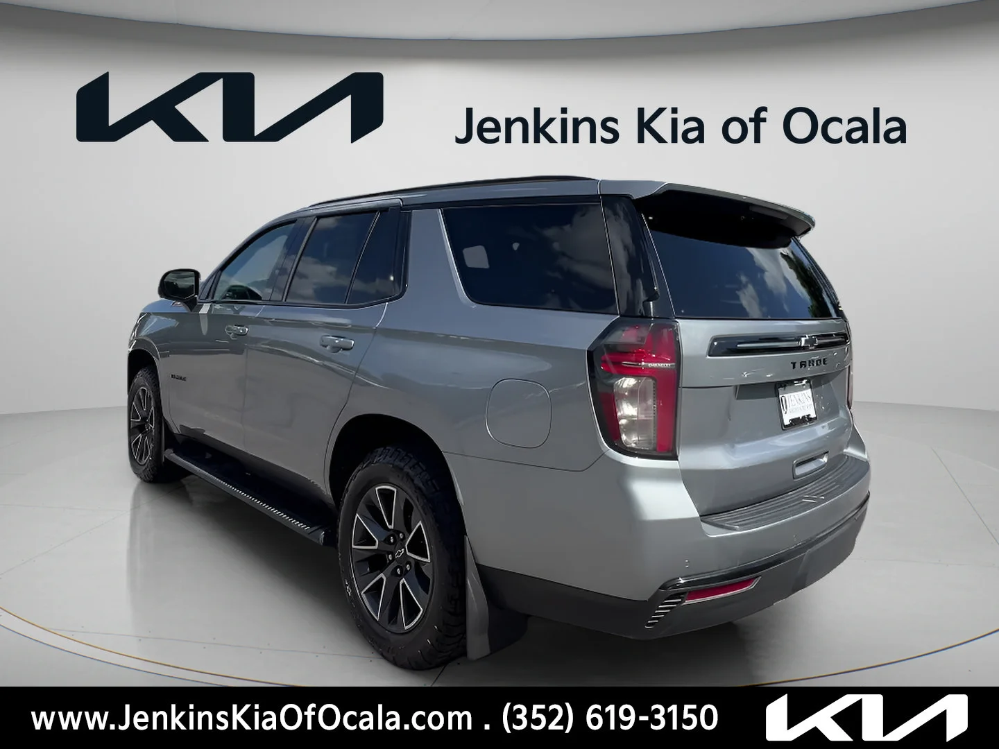 Used 2024 Sterling Gray Metallic Chevrolet Z71 image 10
