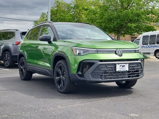 New 2026 Green Volkswagen 1.5T SE Black image 2