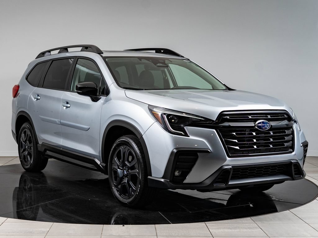 Used 2025 Ice Silver Metallic Subaru Onyx Edition image 12