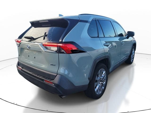 Used 2021  Toyota XLE Premium image 5