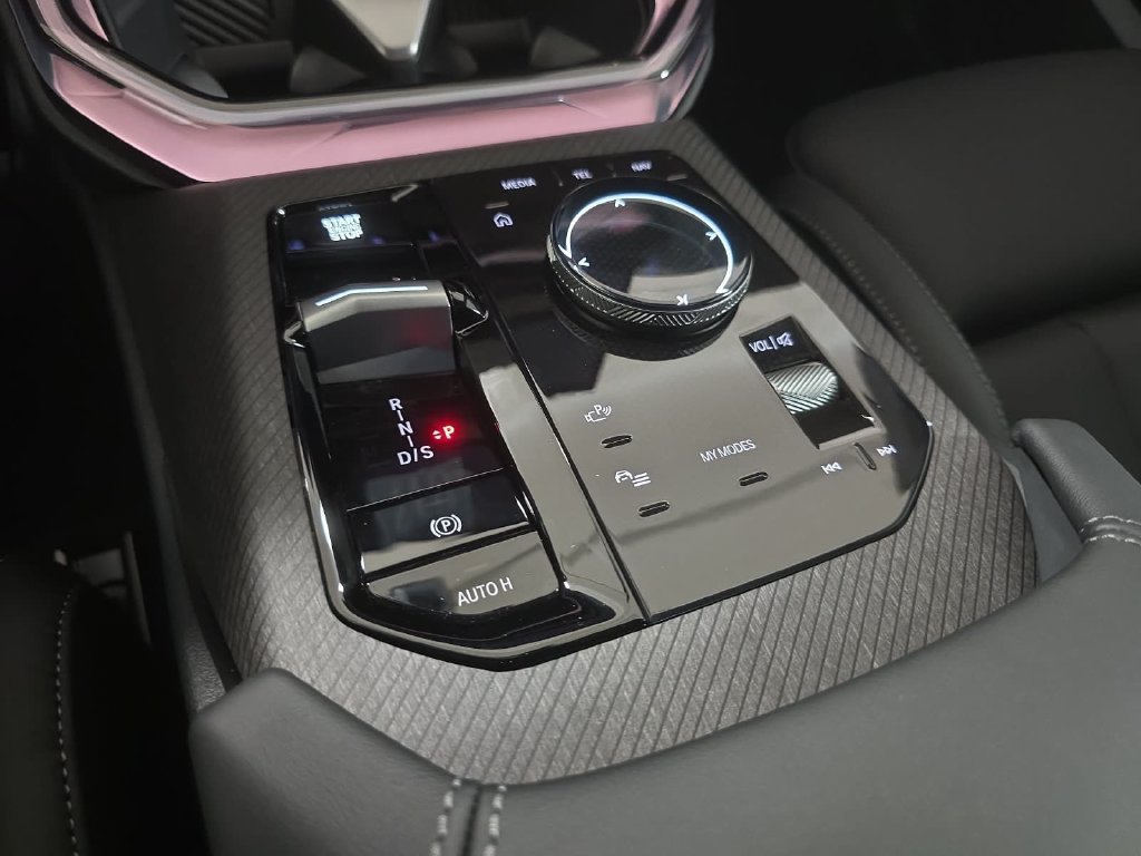 New 2026 Black Sapphire Metallic BMW 30 xDrive image 13