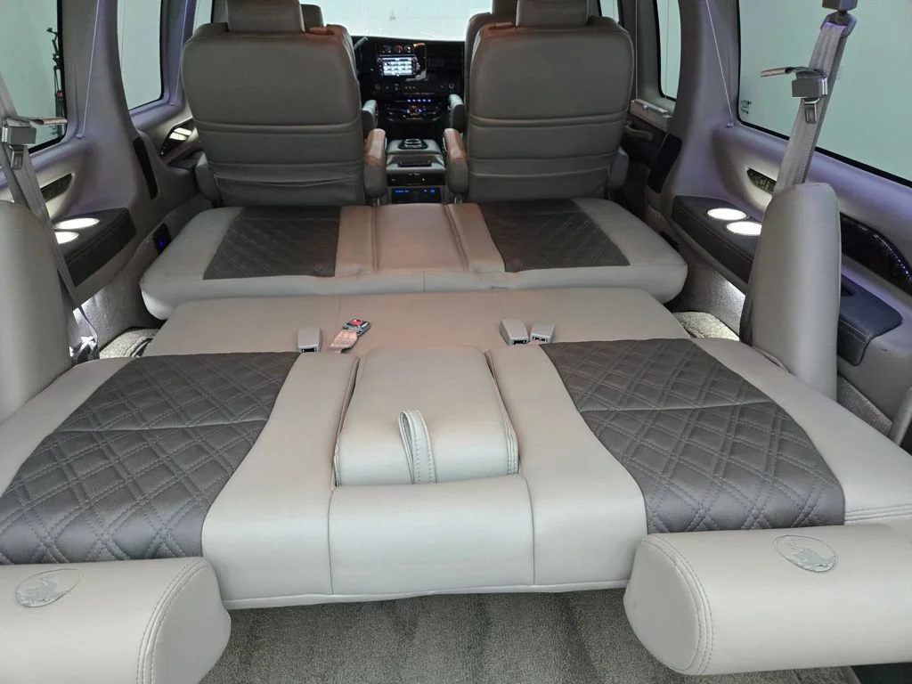 2023 GMC Savana Cargo Work Van - Photo 9