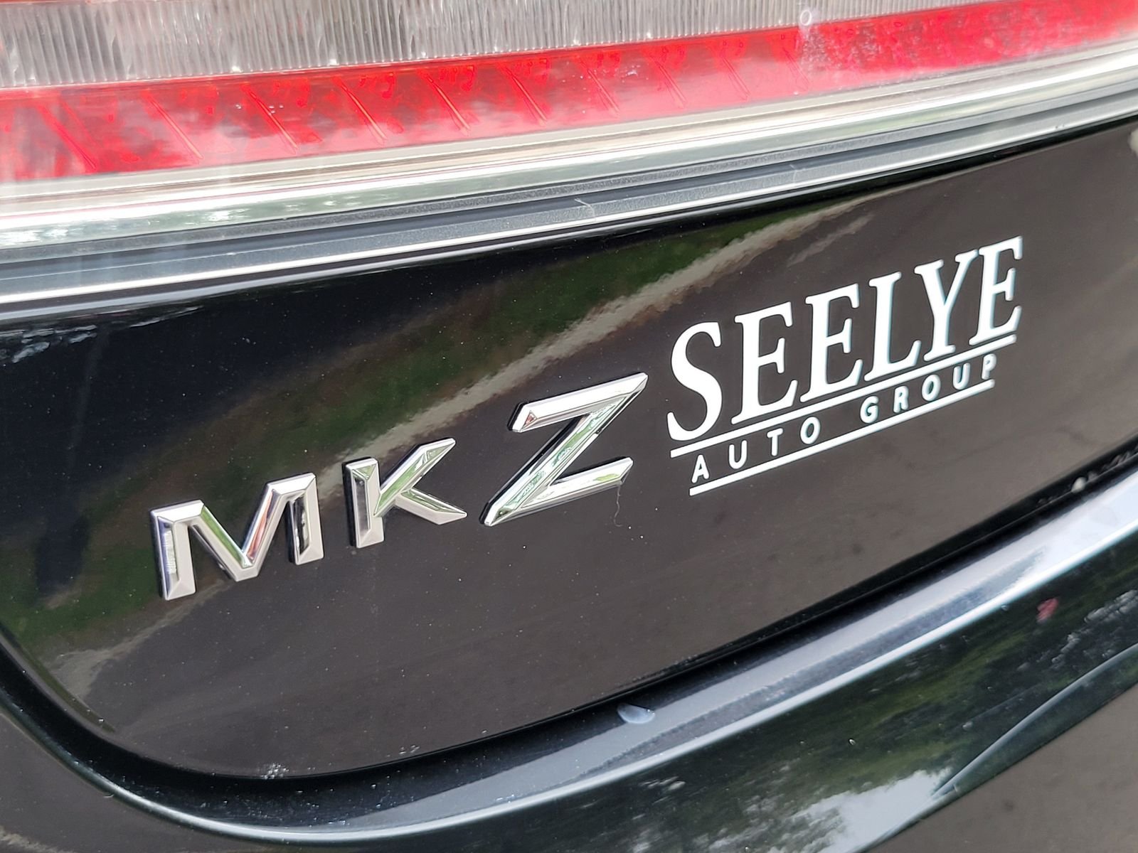 Used 2017 Black Lincoln Reserve image 32