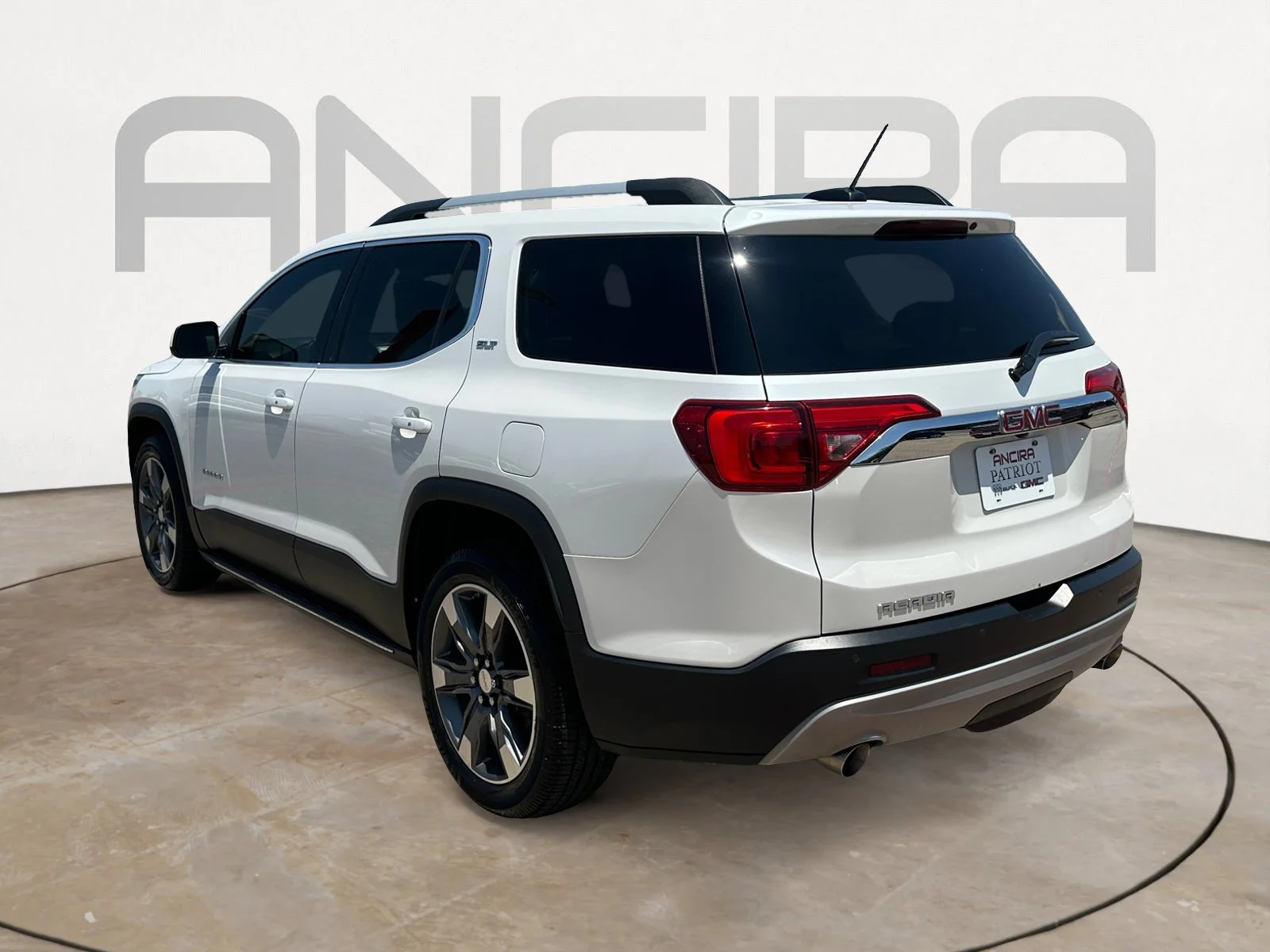 Used 2017 White Frost Tricoat GMC SLT image 8