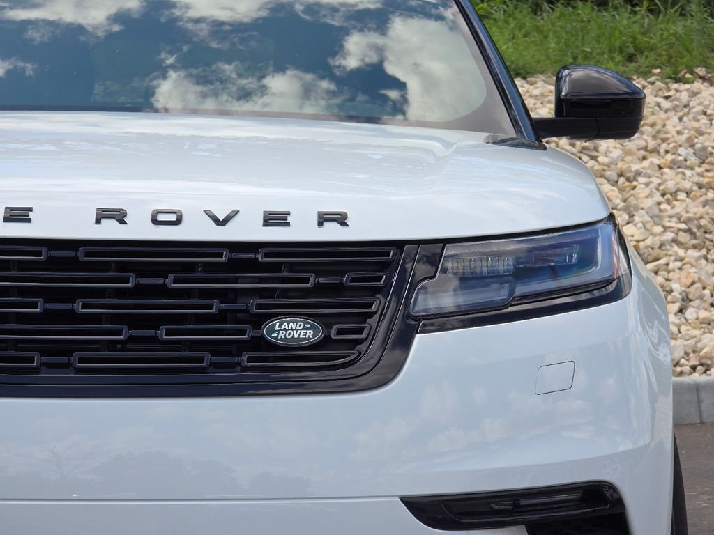 New 2026 Fuji White Land Rover Dynamic se image 10