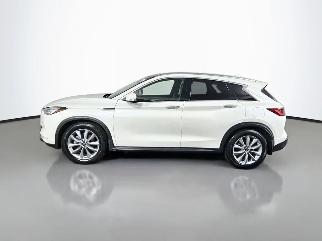 Used 2022 White INFINITI ESSENTIAL image 4
