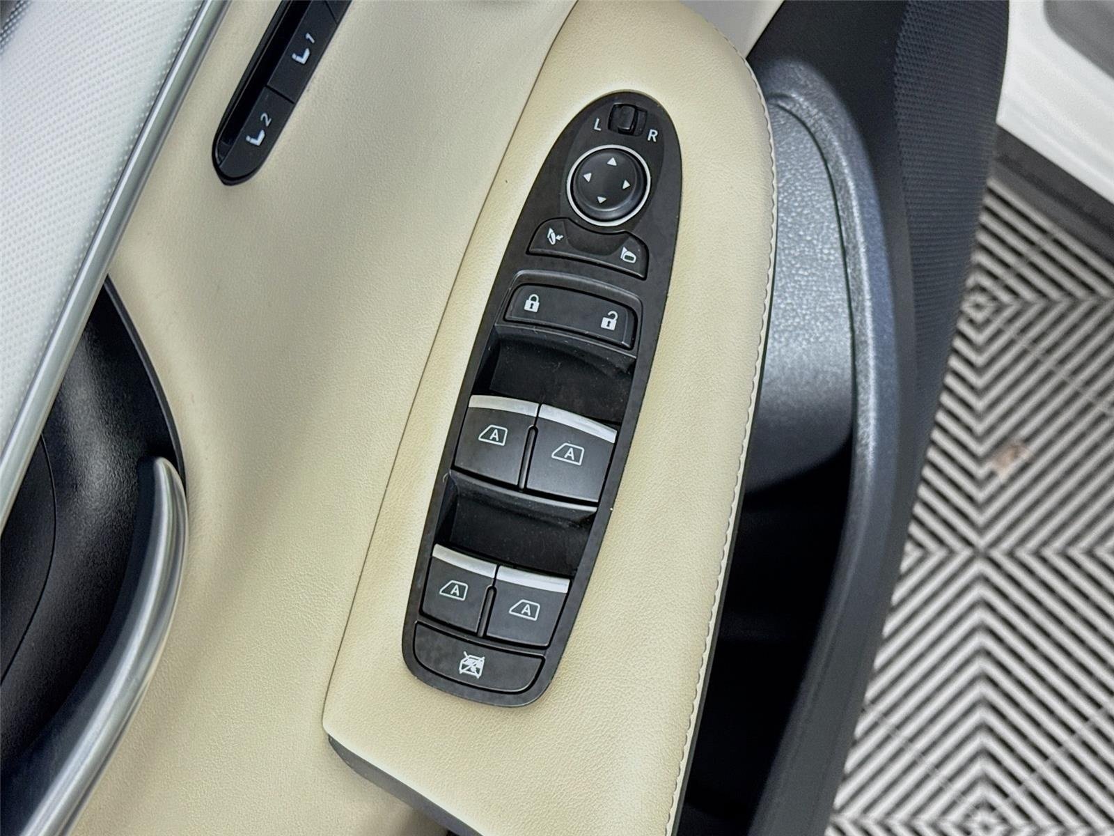 Used 2022 Majestic White INFINITI ESSENTIAL image 20