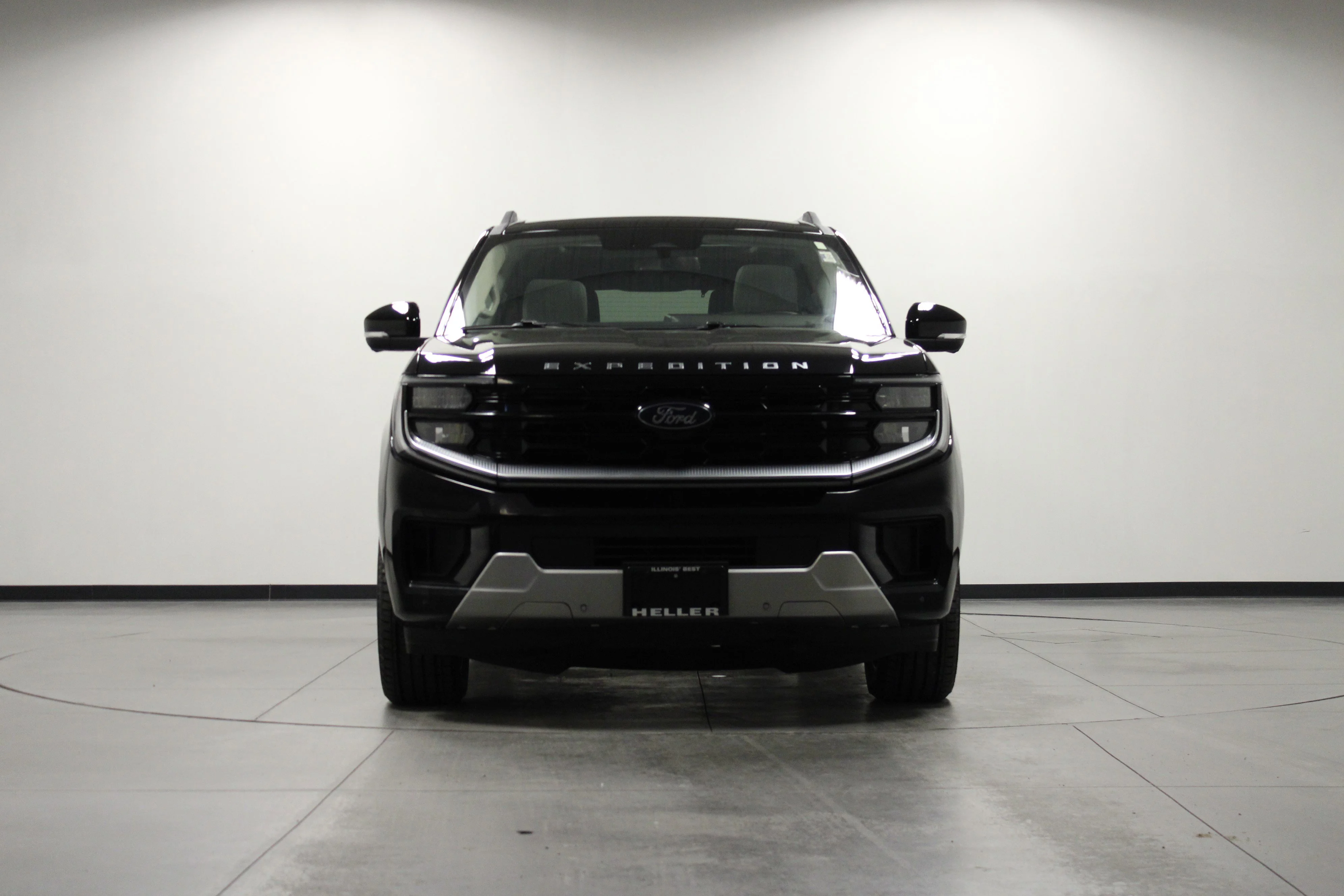 Used 2025 Black Metallic Ford Platinum image 9