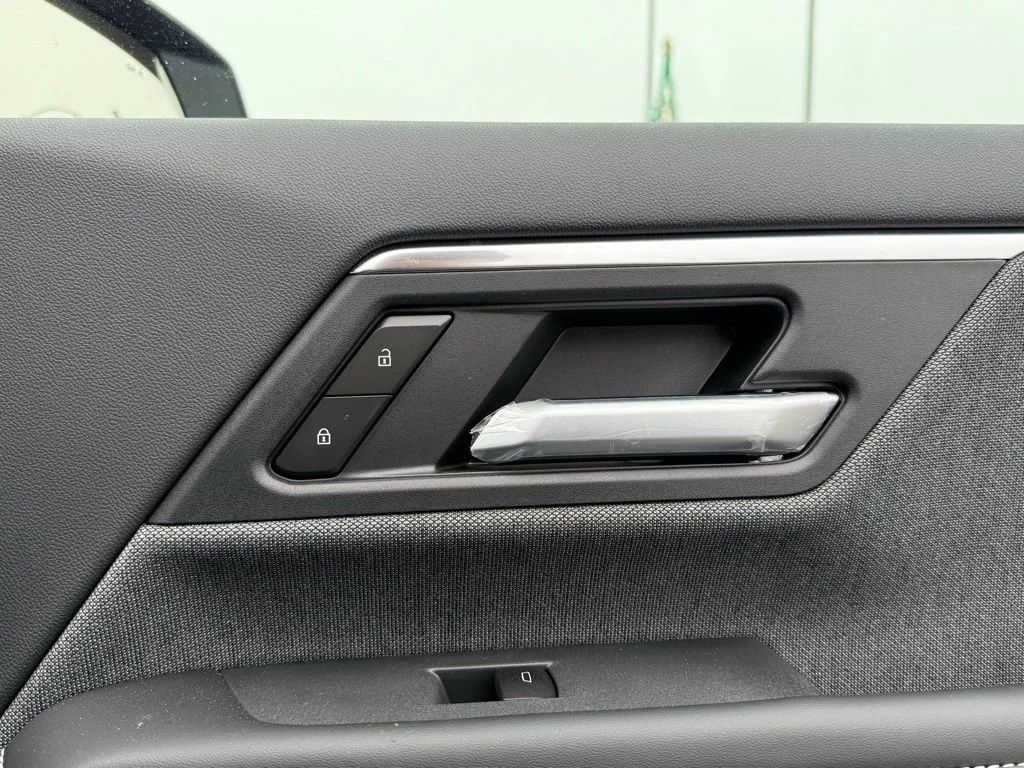 New 2026 Summit White GMC Elevation Extended Range image 13
