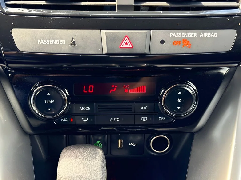 Used 2024 Silver Mitsubishi ES image 9