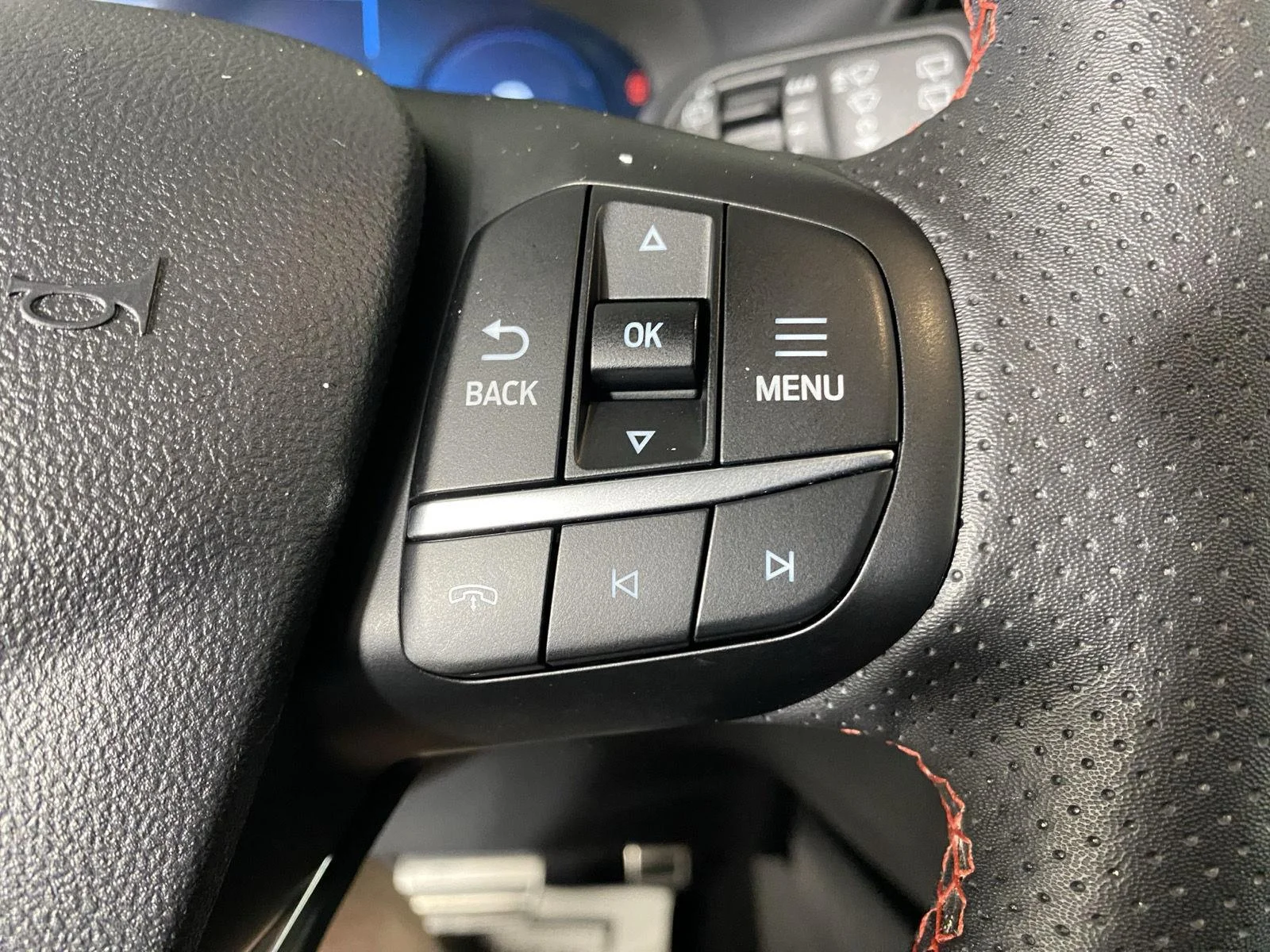 Used 2024 Agate Black Ford ST-Line Select image 19
