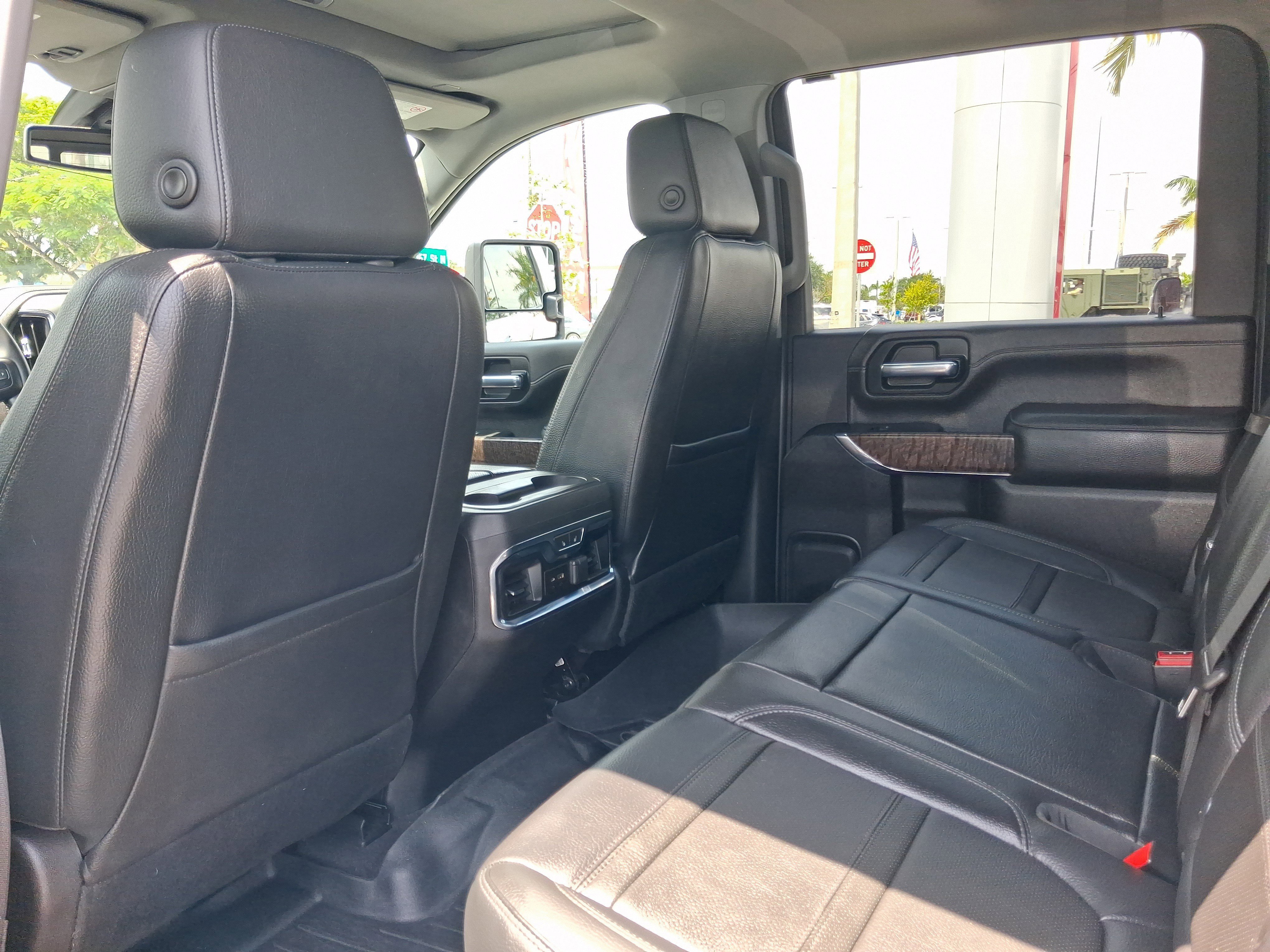 Used 2023 White GMC Denali image 9