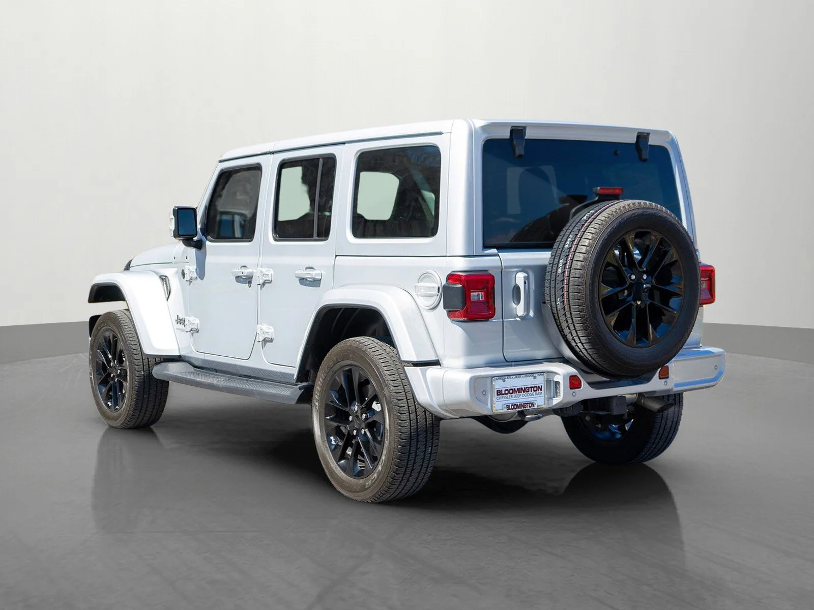 Used 2022 Silver Zynith Clearcoat Jeep Unlimited Sahara High Altitude image 6
