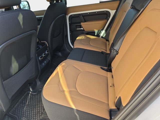 2026 Land Rover Defender V8 - Photo 11