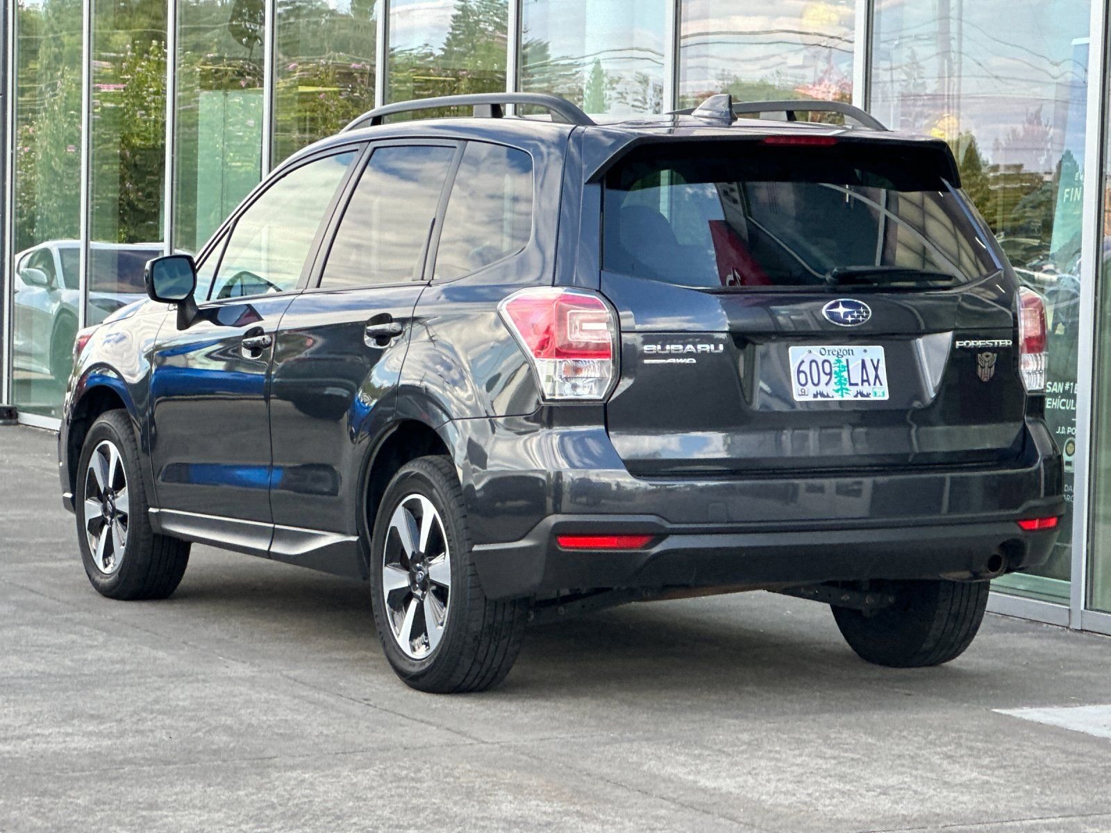 Used 2018 Dark Gray Metallic Subaru 2.5i Premium image 5
