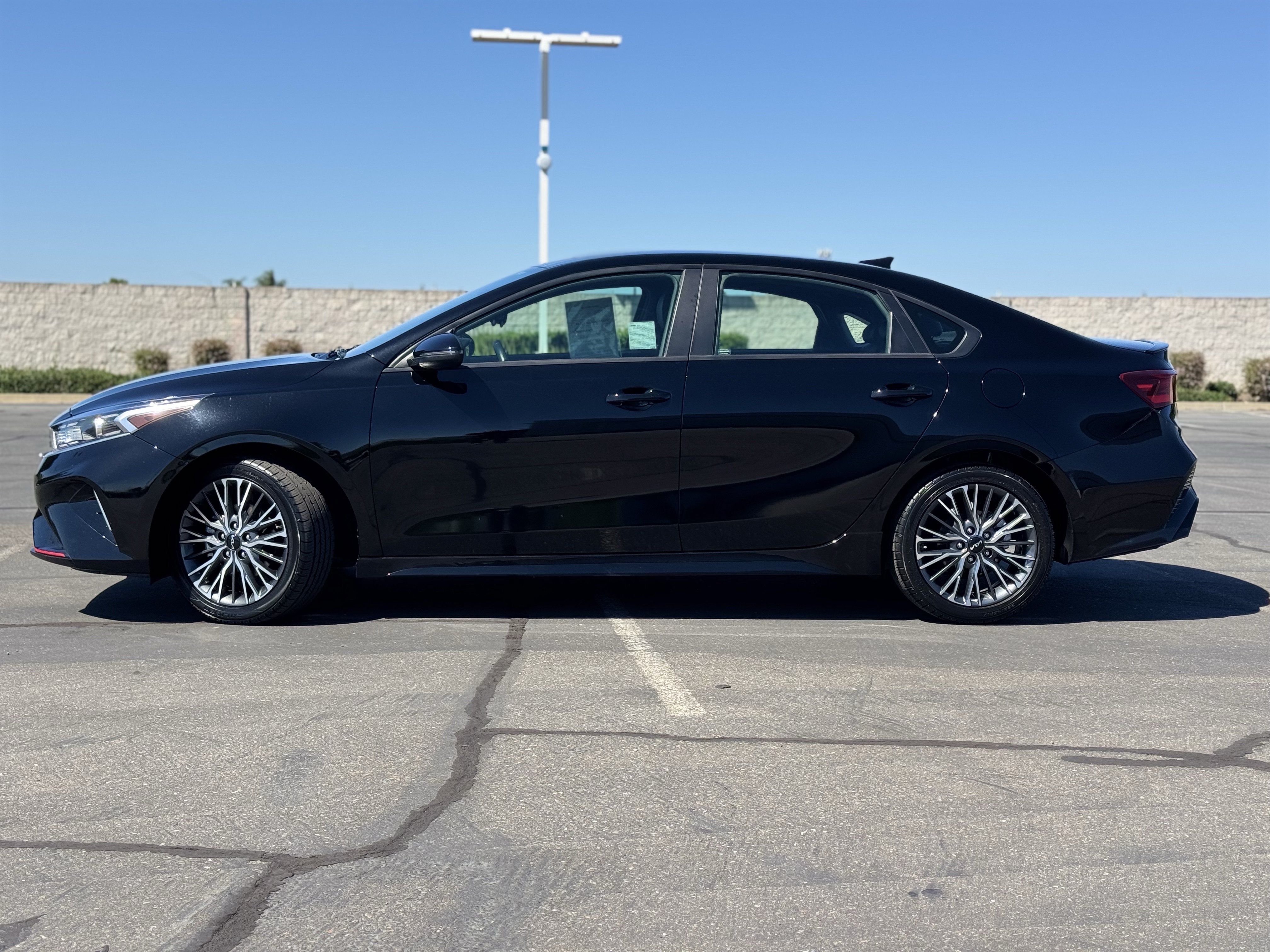 2023 Kia Forte GT-Line - Photo 4