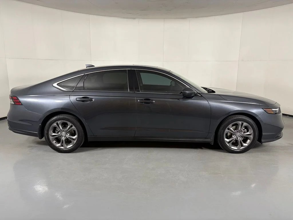 Used 2024  Honda EX image 17