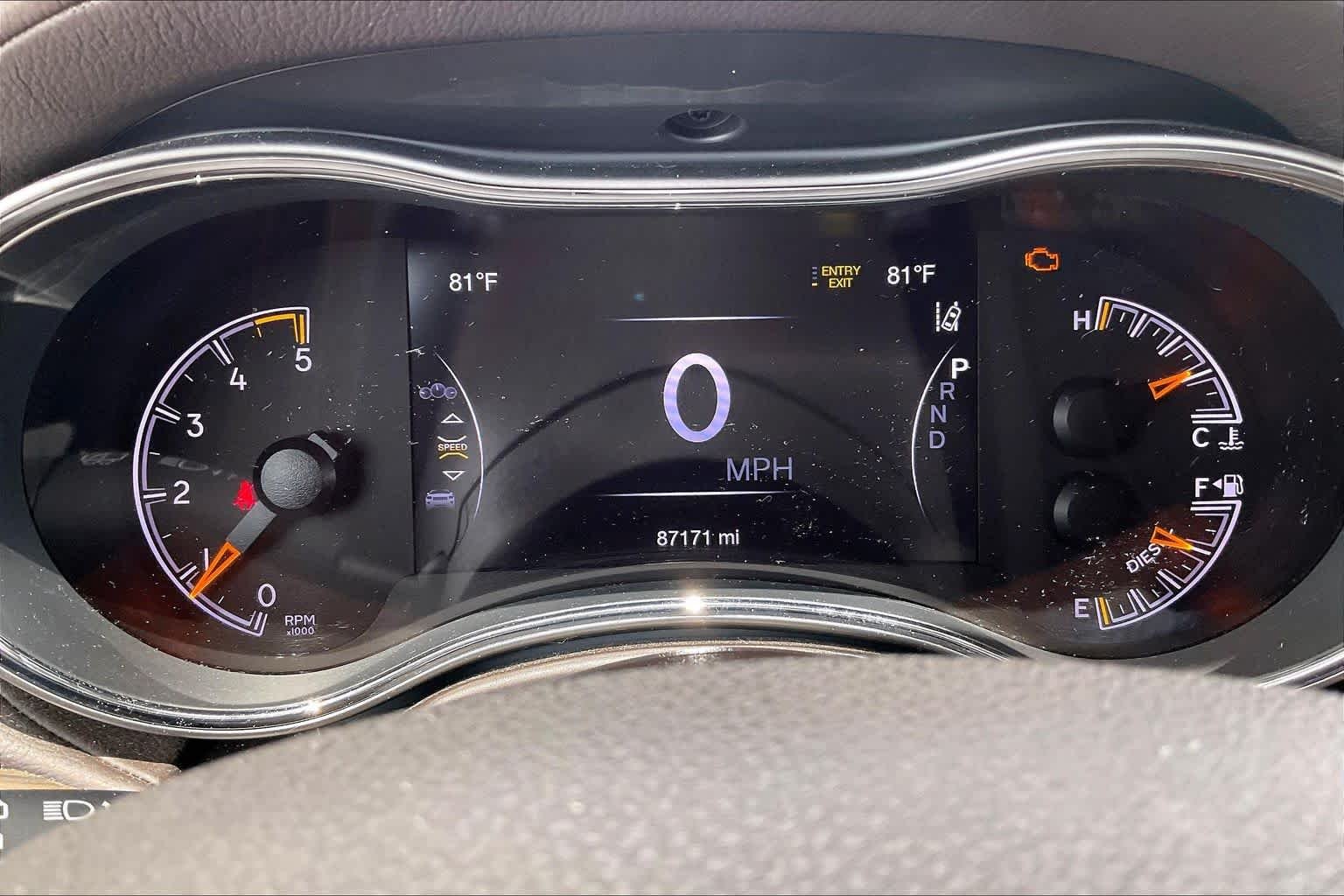 Used 2018 Ivory 3-Coat Jeep Overland image 24