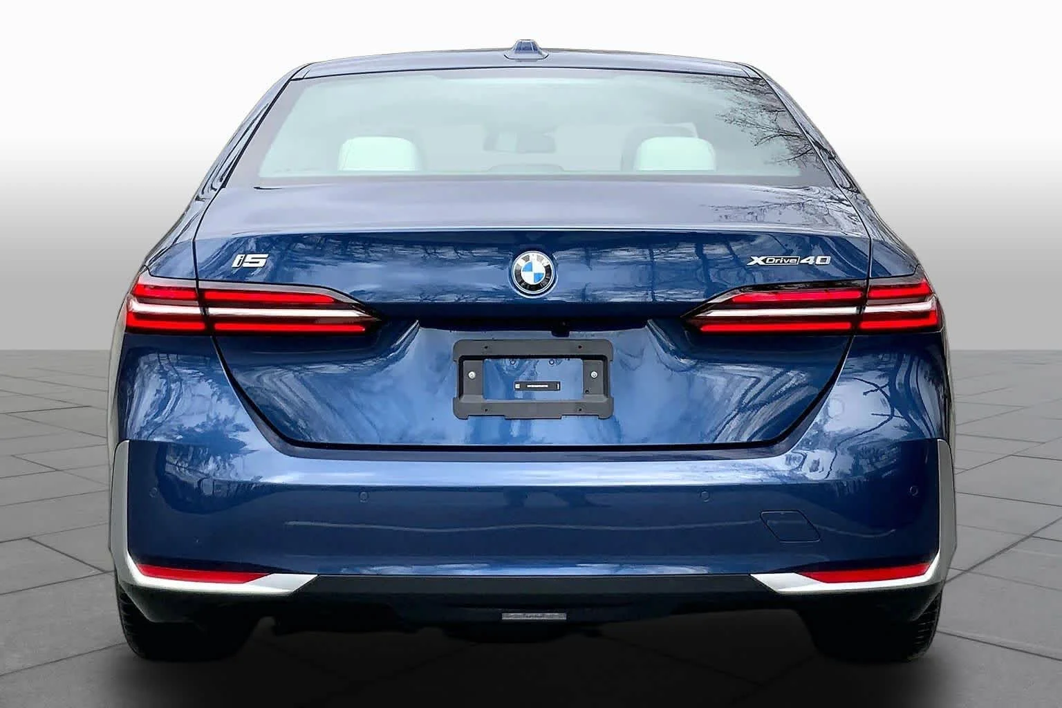 Used 2026 Phytonic Blue Metallic BMW xDrive40 image 4