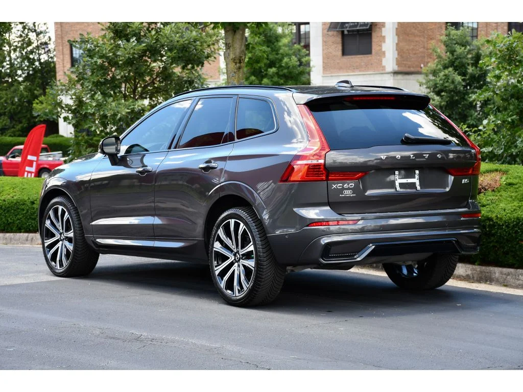 Used 2022 Platinum Grey Metallic Volvo R-Design image 6
