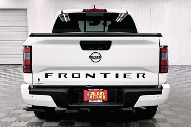 New 2026 Glacier White Nissan SV image 5