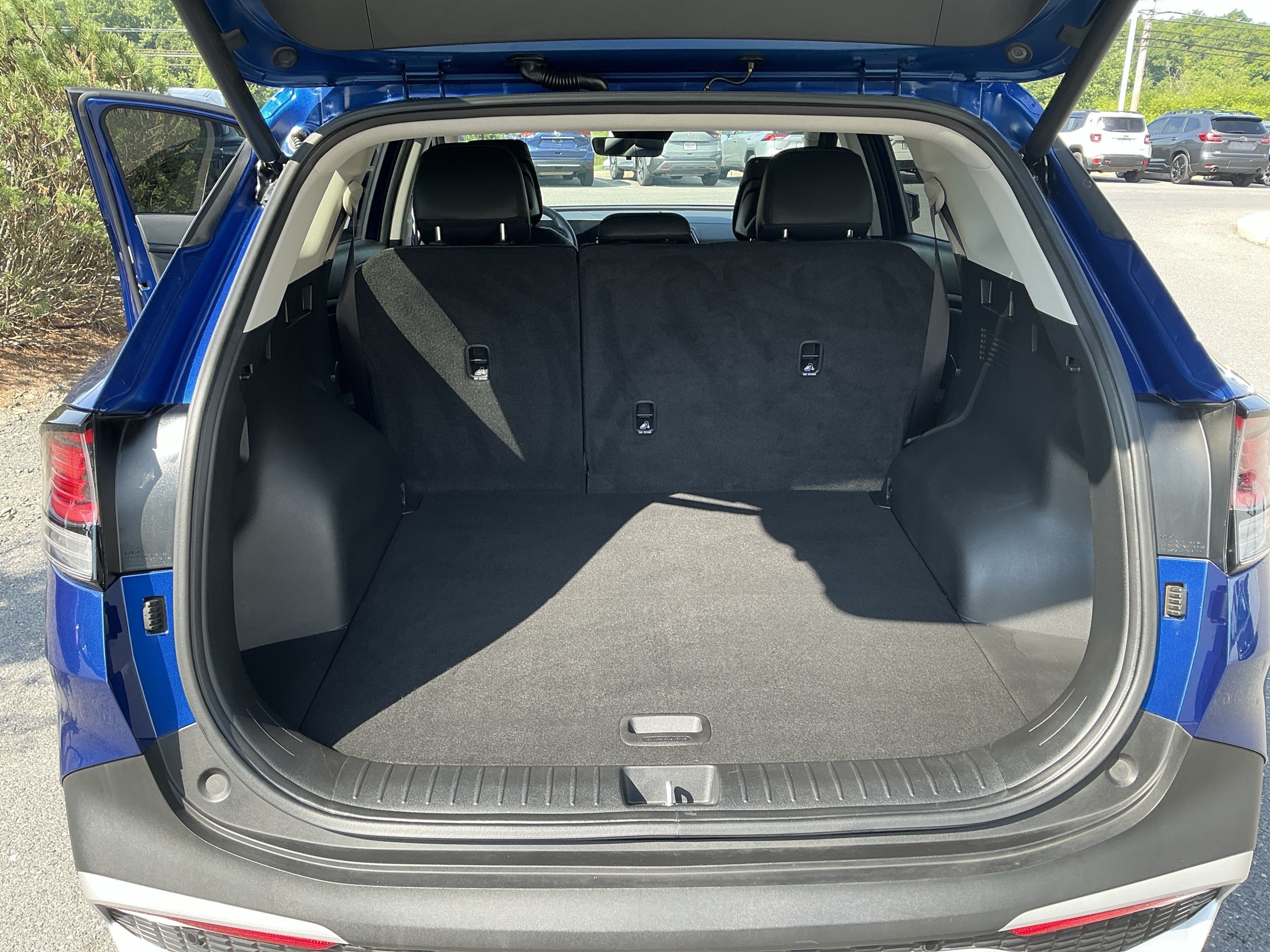 Used 2025 Sapphire Blue Kia EX image 17