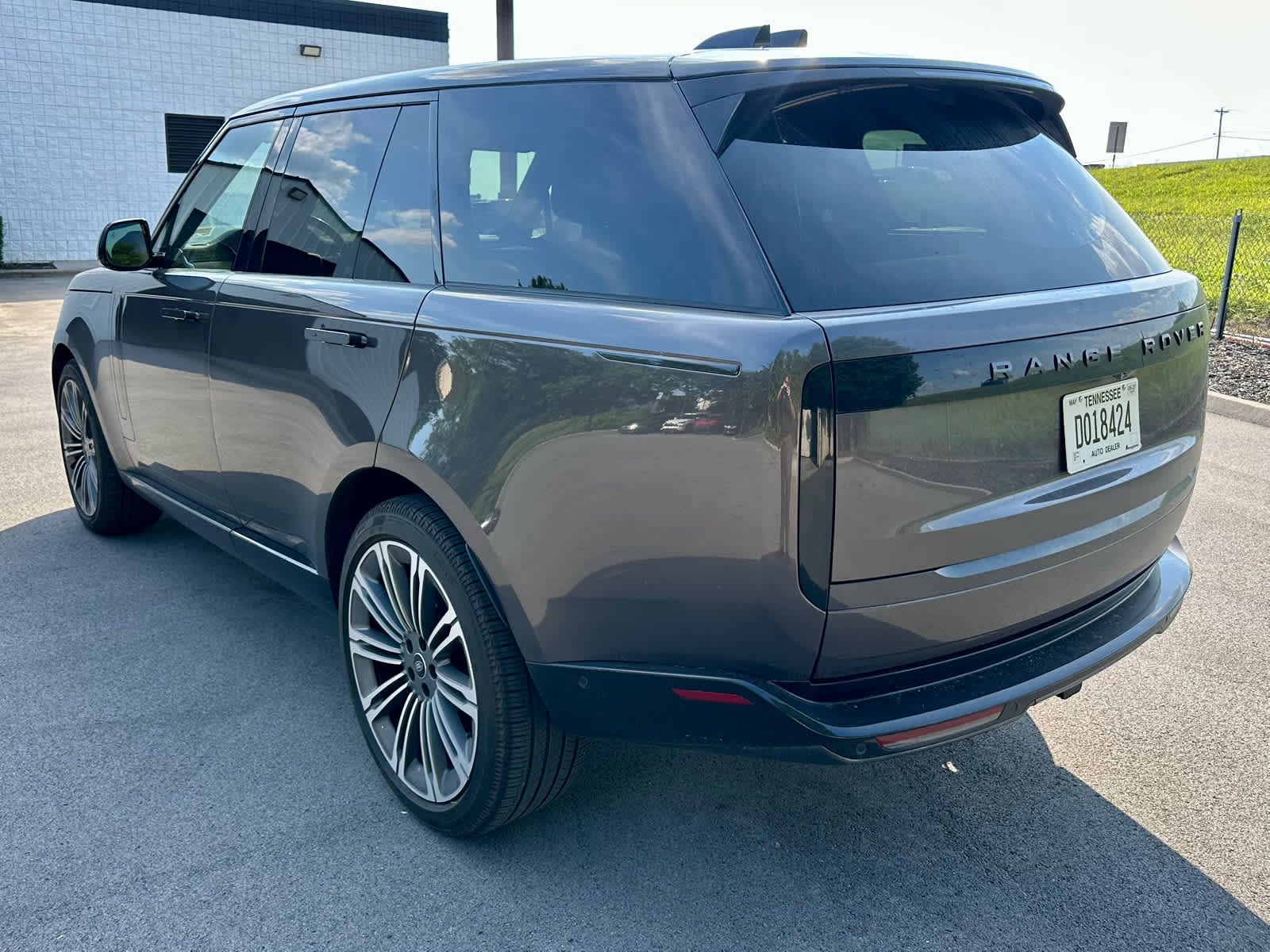 Used 2025 Charente Grey Premium Metallic Land Rover SE image 7
