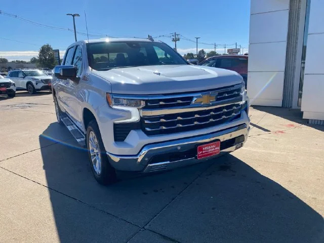 Used 2024 Iridescent Pearl Tricoat Chevrolet LTZ image 2