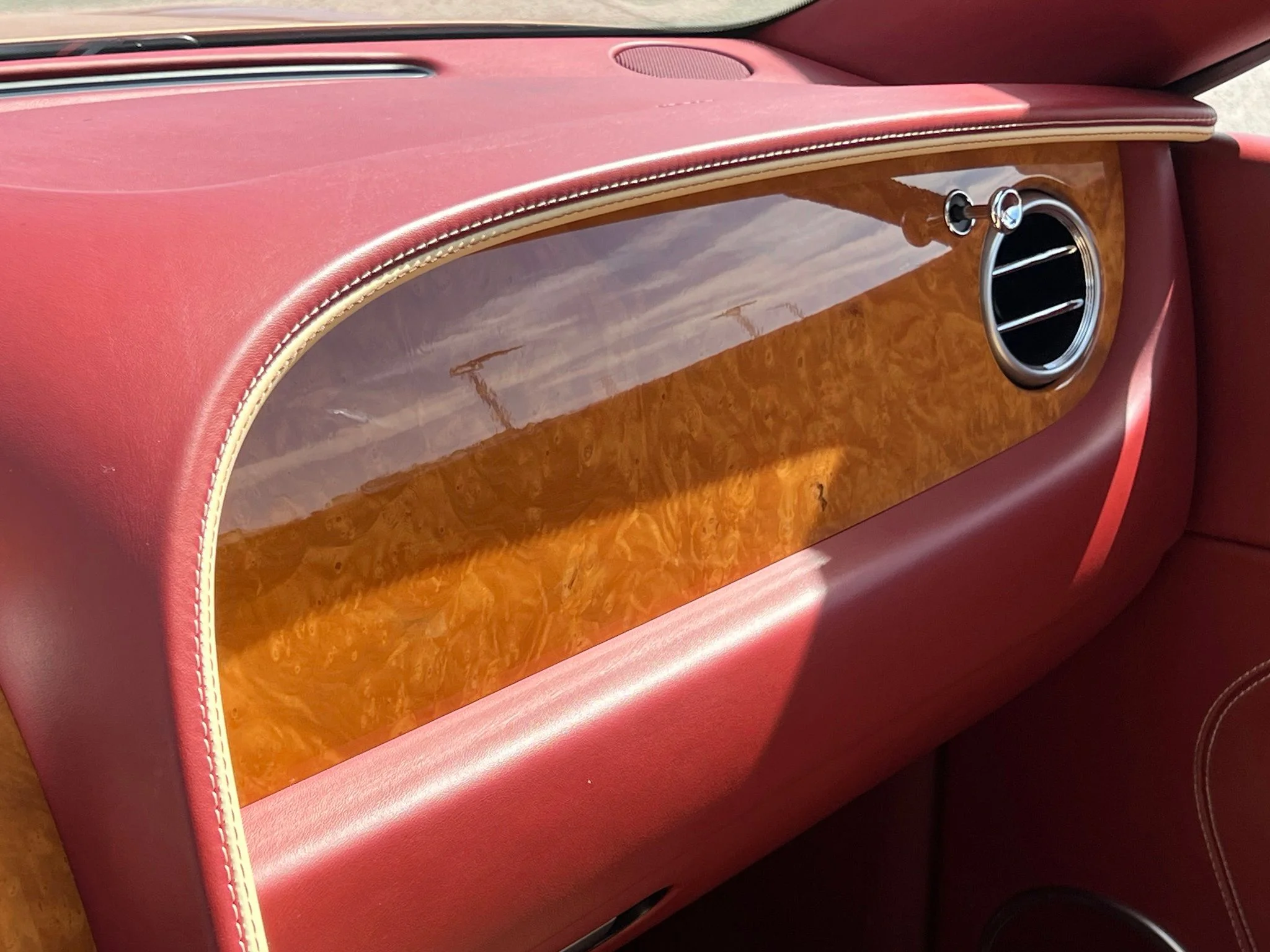Used 2017 Gold Bentley W12 image 38