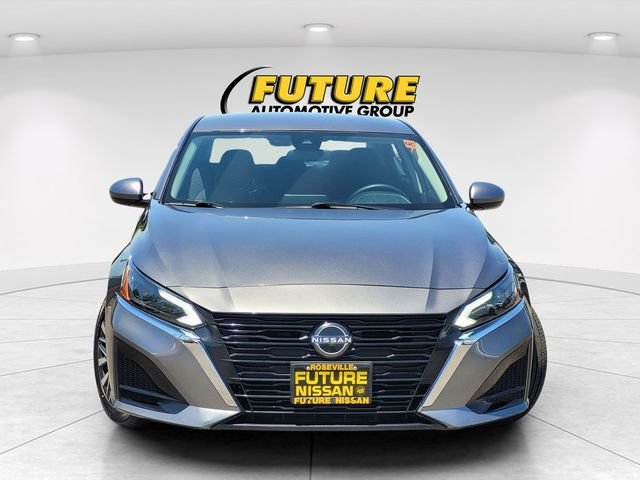 Used 2023 Gray Nissan 2.5 SV image 2