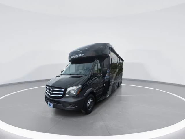Used 2016  Mercedes-Benz Base image 5
