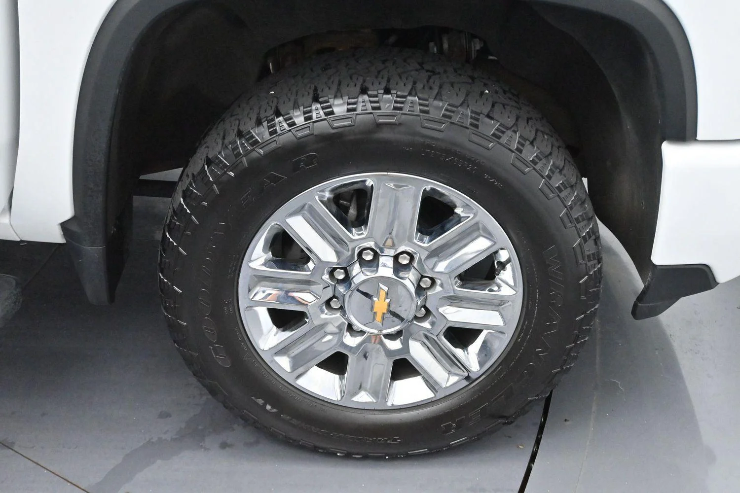 Used 2024 Summit White Chevrolet High Country image 33