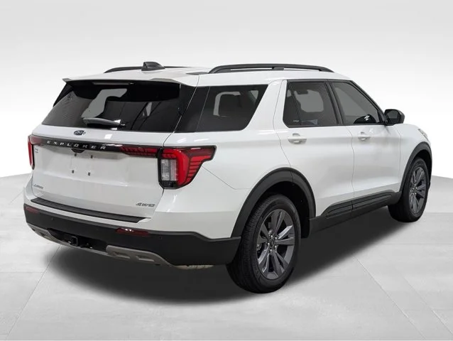 New 2026 Star White Metallic Tri-Coat Ford Active image 49