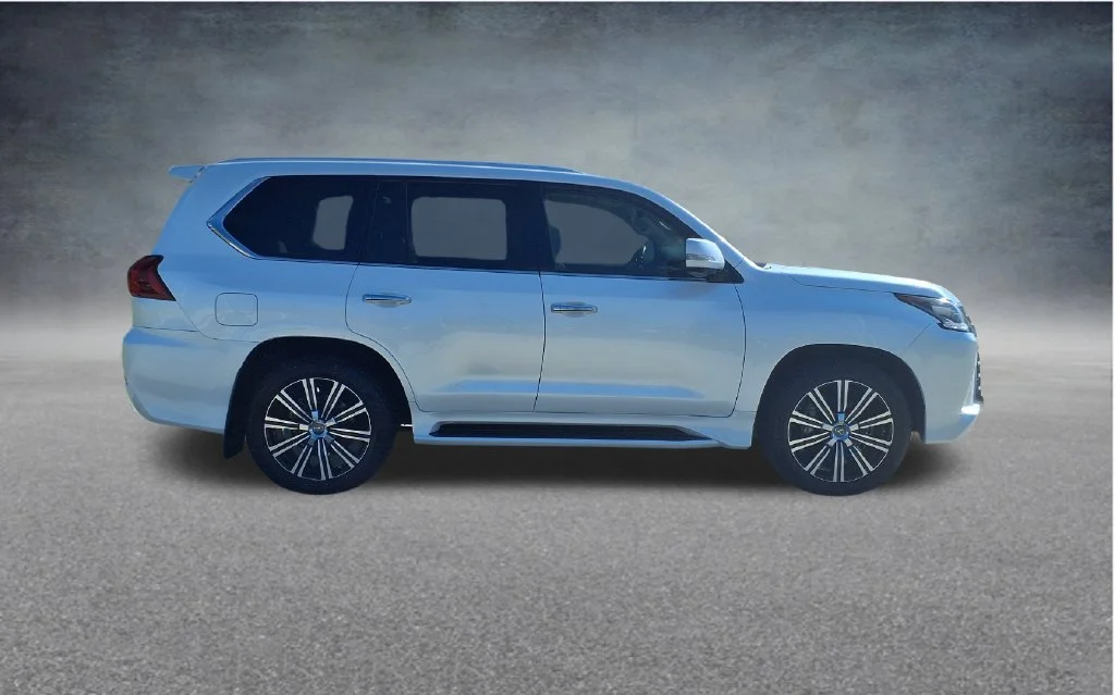 Used 2021 White Lexus 570 image 8