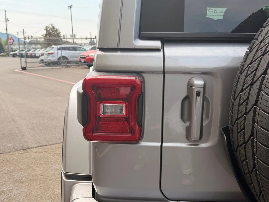 Used 2021 Billet Silver Metallic Clearcoat Jeep Unlimited Sahara High Altitude image 8