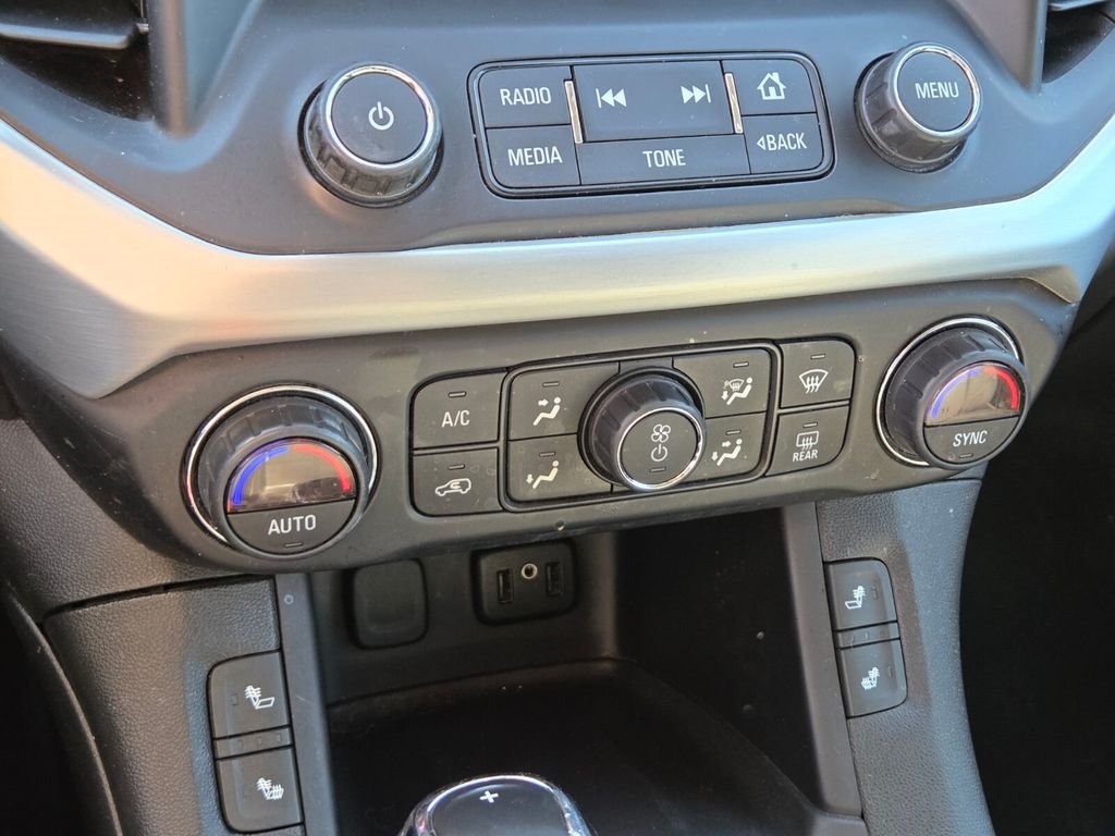 Used 2018 White GMC SLT-2 image 32
