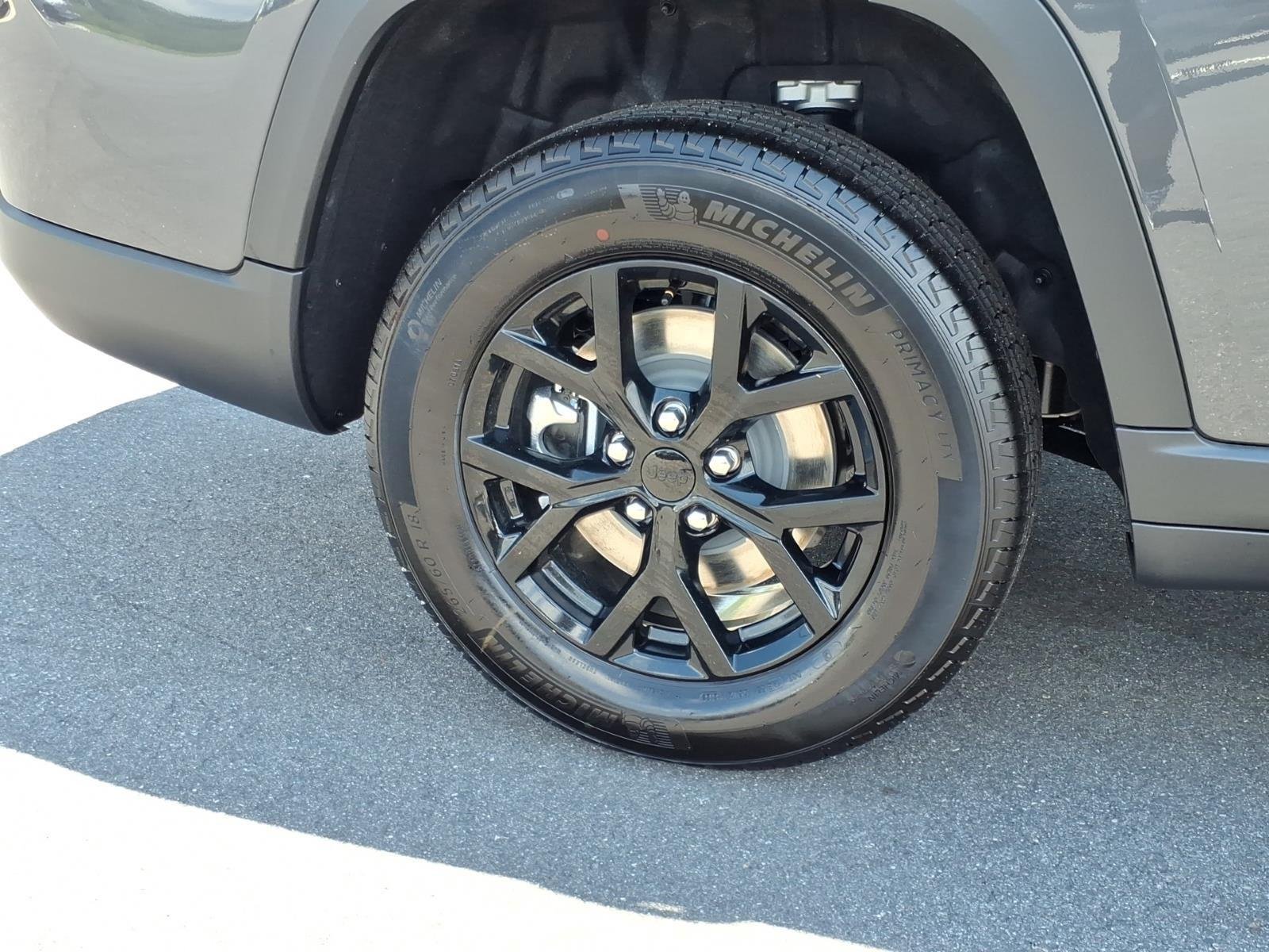 New 2026 Baltic Gray Metallic Clear-Coat Exterior Paint Jeep Laredo Altitude image 12