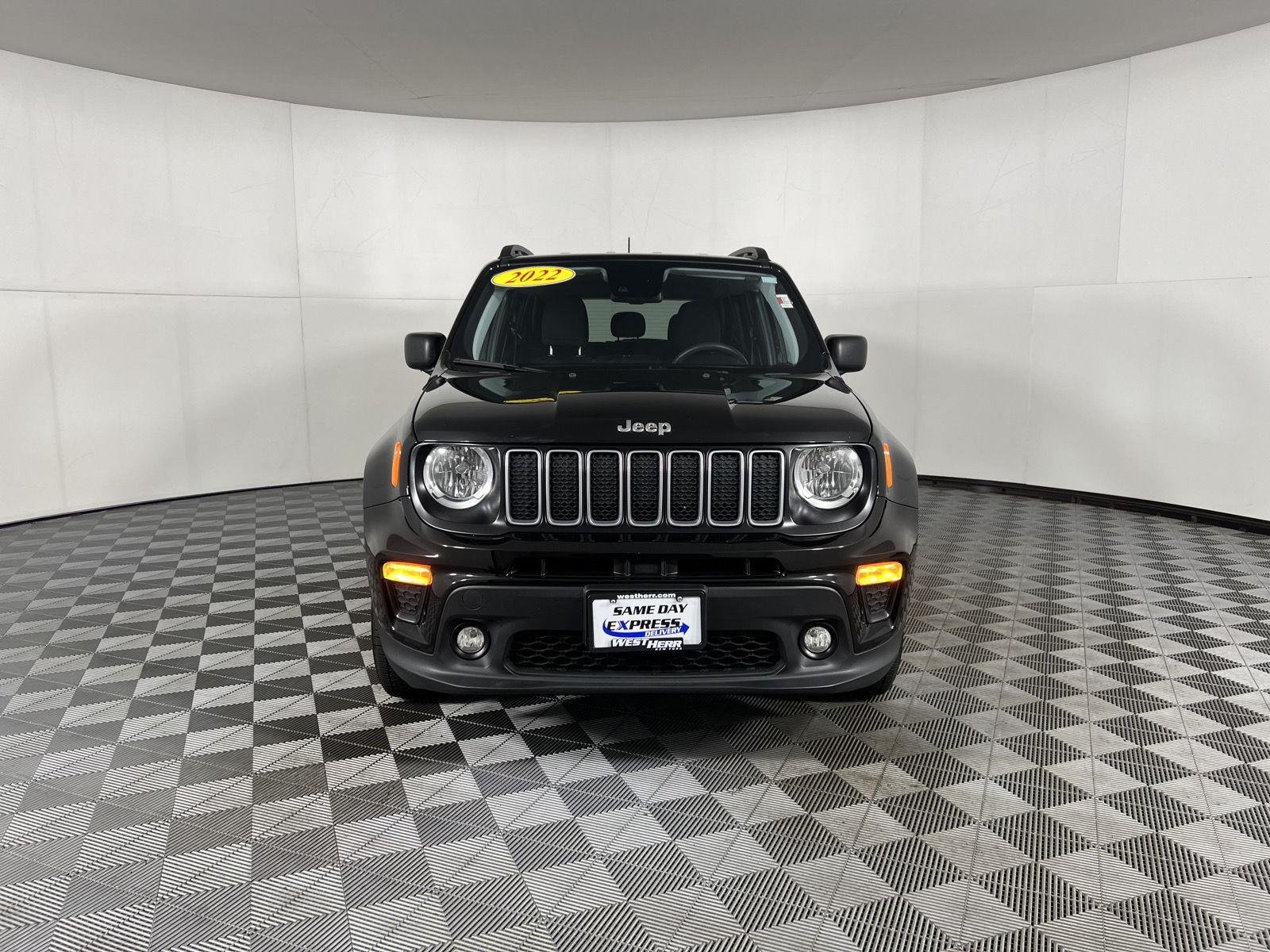 Used 2022 Black Clearcoat Jeep Latitude image 2
