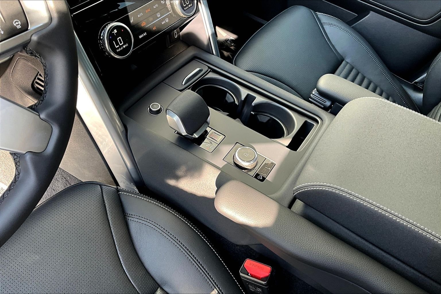 New 2026 Eiger Grey Land Rover Dynamic SE image 8